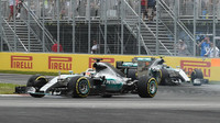 Hamilton před svým týmových kolegou Rosbergem ve VC Kanady.