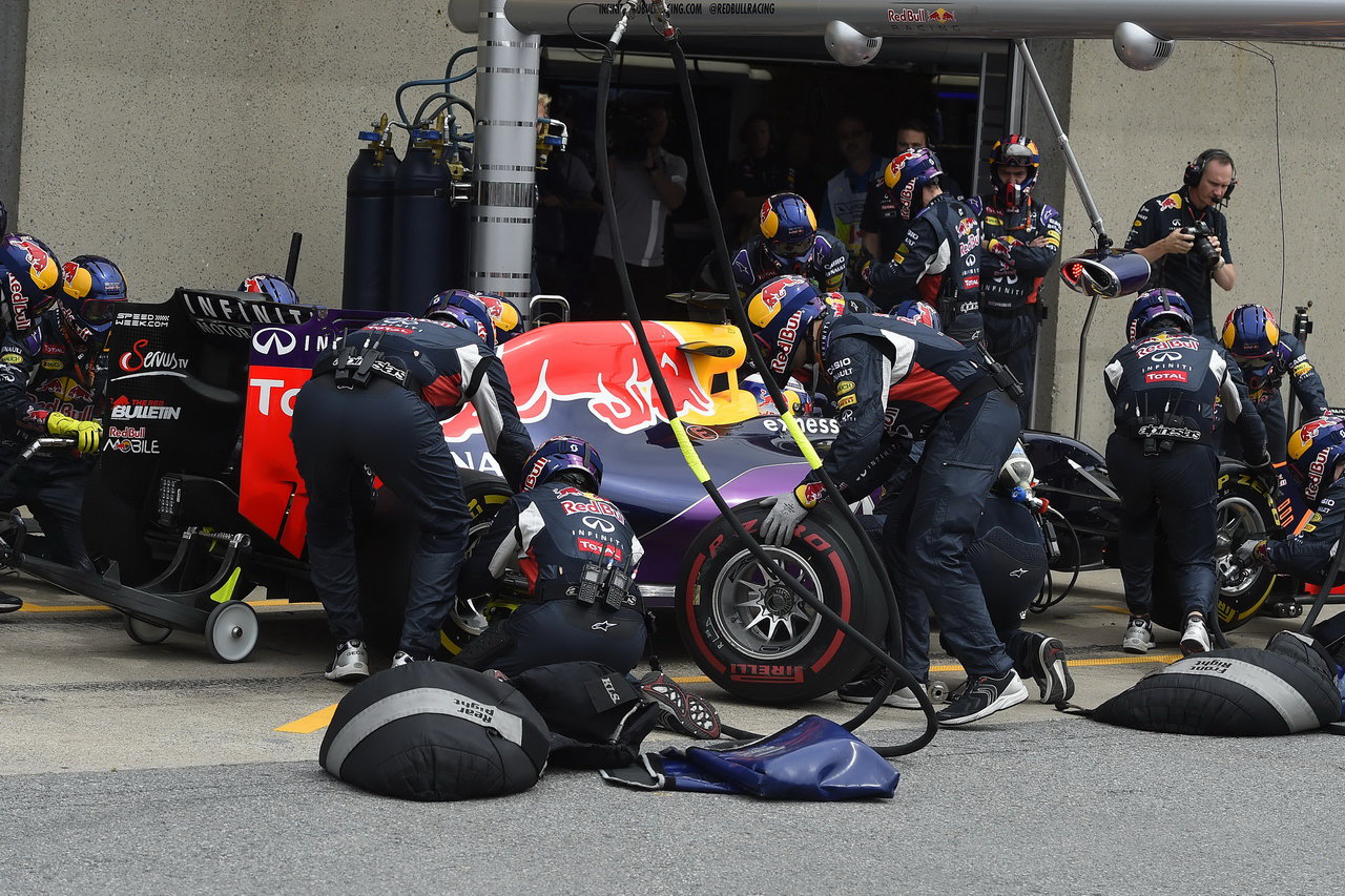 Dočkáme se spolupráce Red Bull - Ferrari?