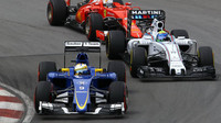 Ericssona tlačí Massa a Vettel