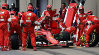 Vettel v boxech