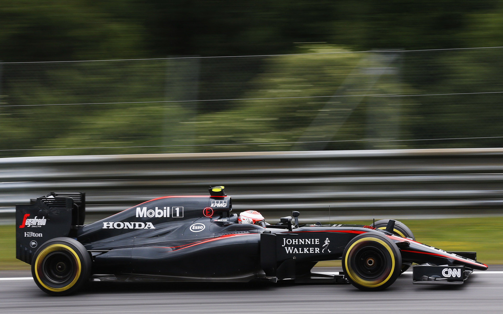 Jenson Button se zatím nekonkurenceschopným McLarenem MP4-30