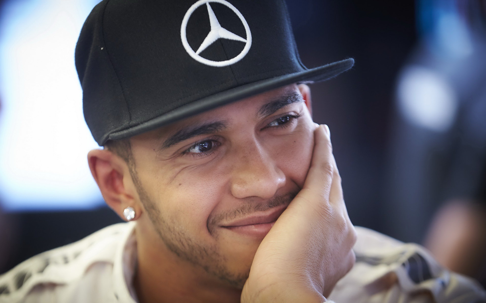 Hamilton z rozhodnutí Pirelli zrovna nadšený není.