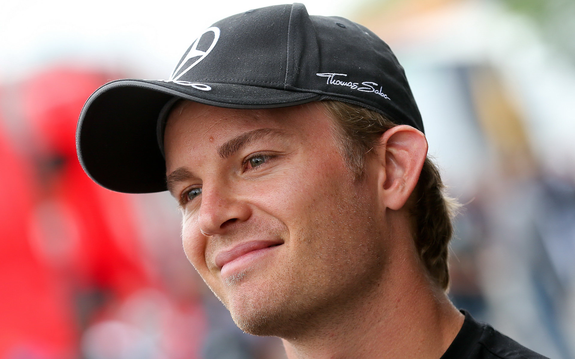 Rosberg navrhuje zavedení speciálních kamer, které by upozornily na defekty zadních pneumatik.