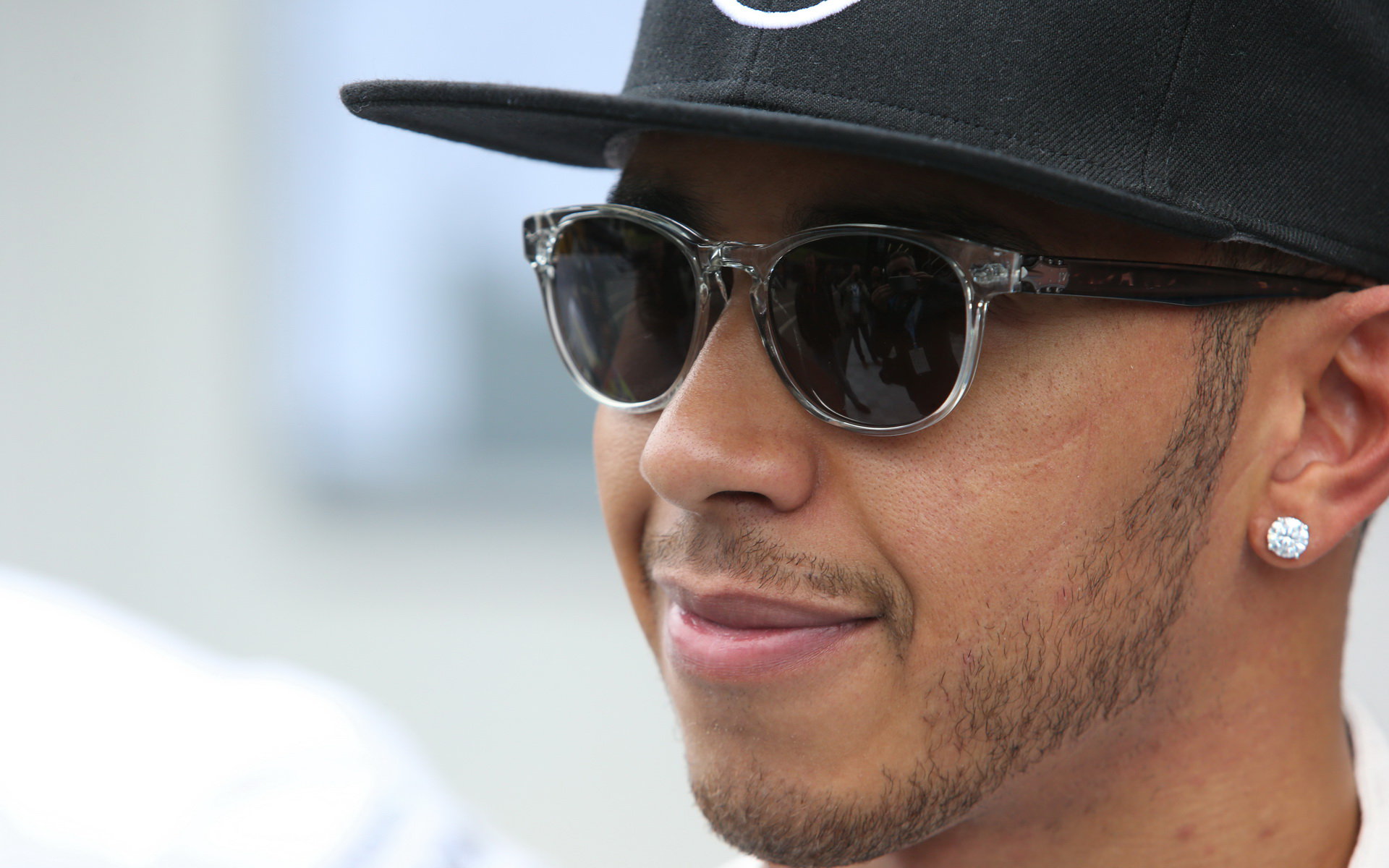 Hamilton by nebyl proti krytým kokpitům, jen by F1 nesměla přijít o zábavu