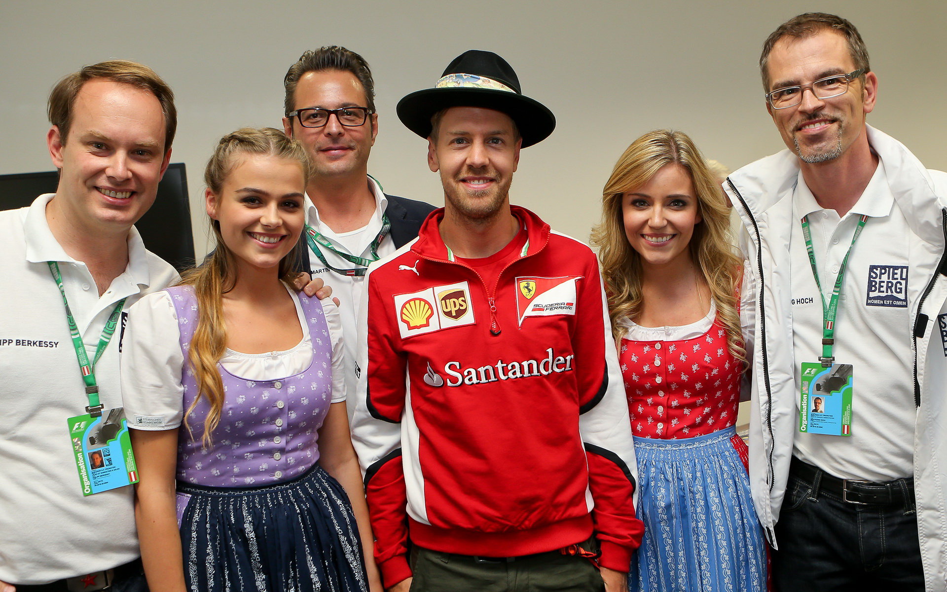 Vettel s pitbabes