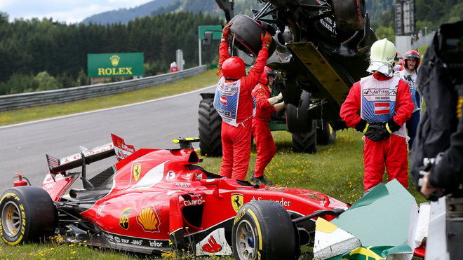 Další potíže jako pozůstatek nehody v Rakousku může čekat Alonso v Británii.