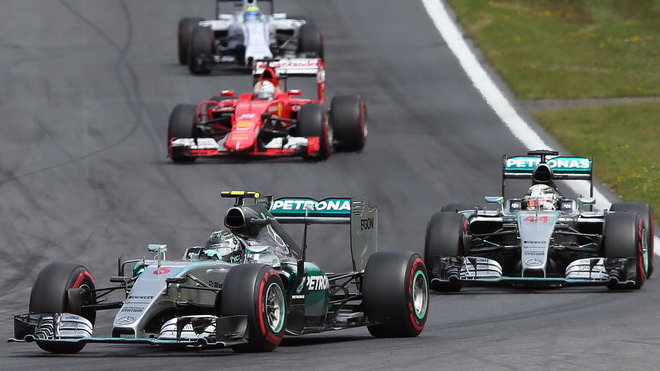Rosberg před svým týmovým kolegou