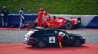 Antonio Fuoco (Ferrari SF15-T) havaroval v testech na Red Bull Ringu (23.6.2015). Dokázal sám vystoupit z vozu.