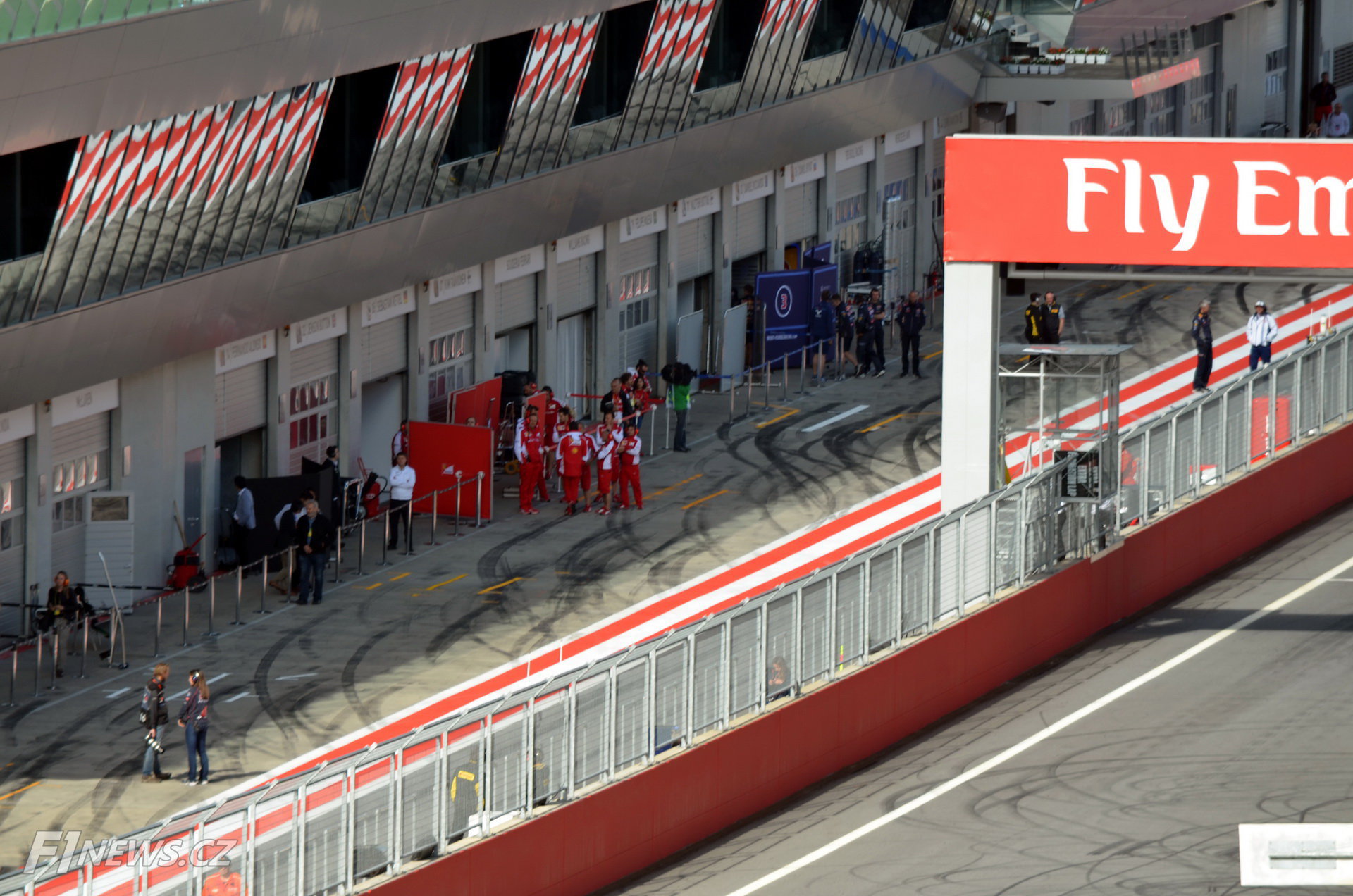 V boxech Ferrari panovalo značné rozladění.