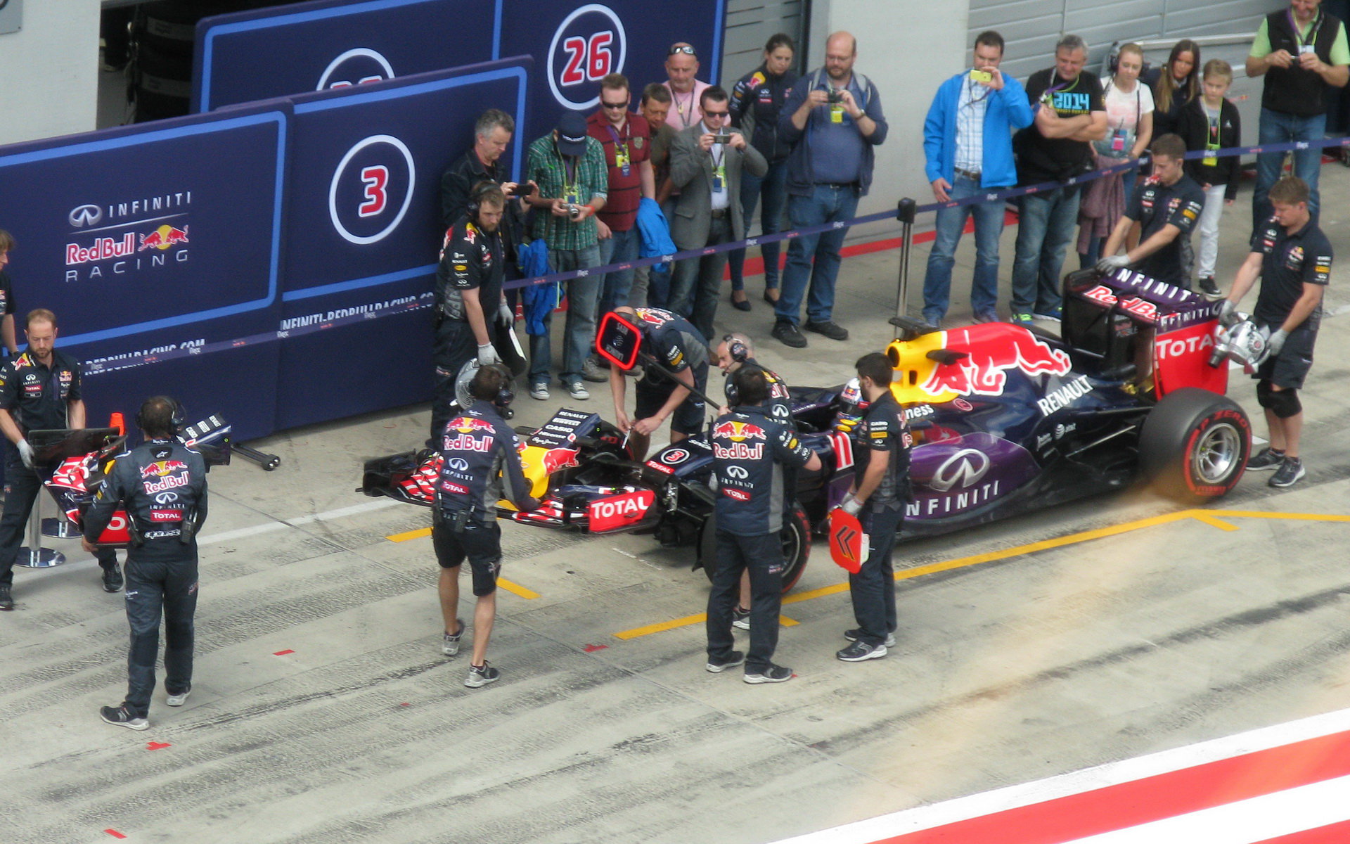 Ricciardo dostává nové přední křídlo