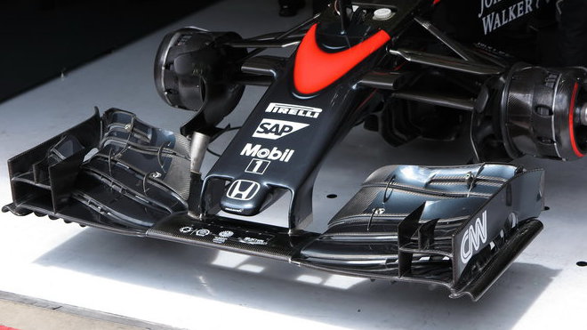 Nová přední část McLarenu MP4-30 představená v Rakousku
