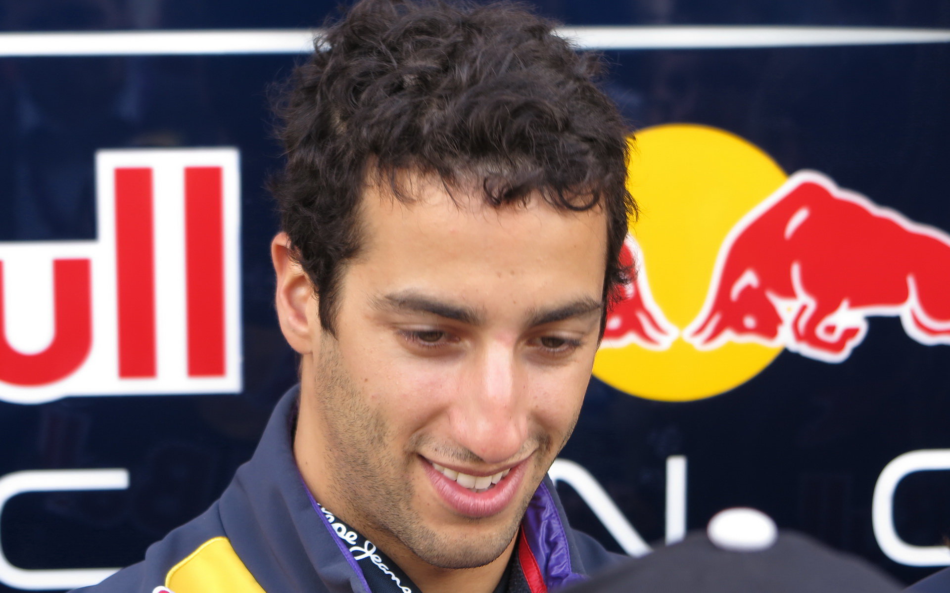 Ricciardo rozdával podpisy fanouškům