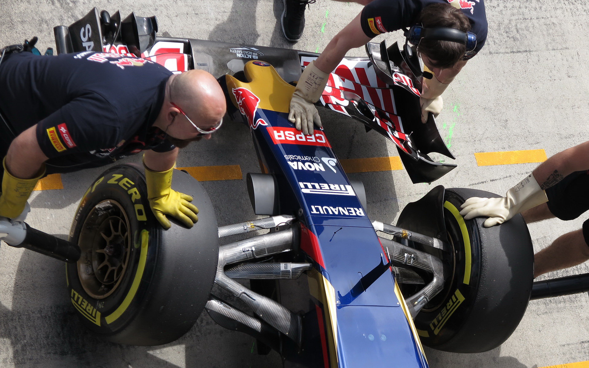 Přední zavěšení vozu Toro Rosso STR10 Ferrari