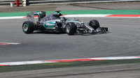 Rosberga trápila převodovka, ale nakonec měl navrch.
