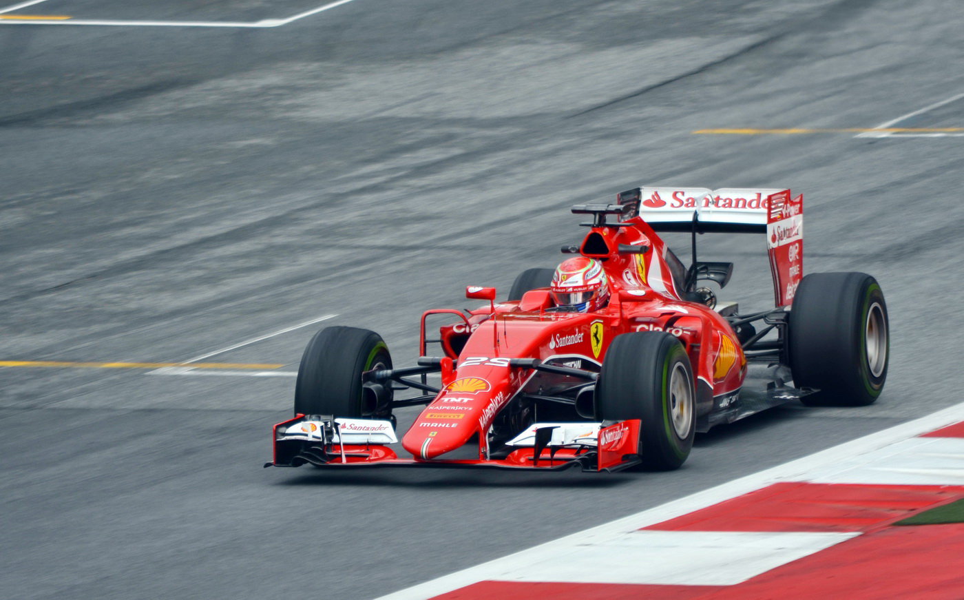 Antonio Fuoco a Ferrari SF15-T při testech na Red Bull Ringu (23.6.2015).