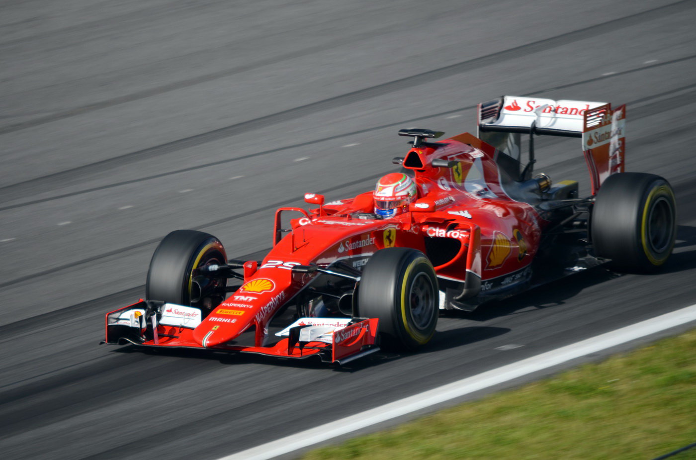 Antonio Fuoco a Ferrari SF15-T při testech na Red Bull Ringu (23.6.2015).