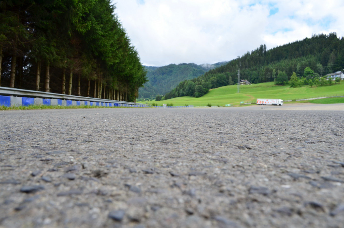 Starý Österreichring, nájezd do zatáčky Sebring neboli Dr. Tirocha