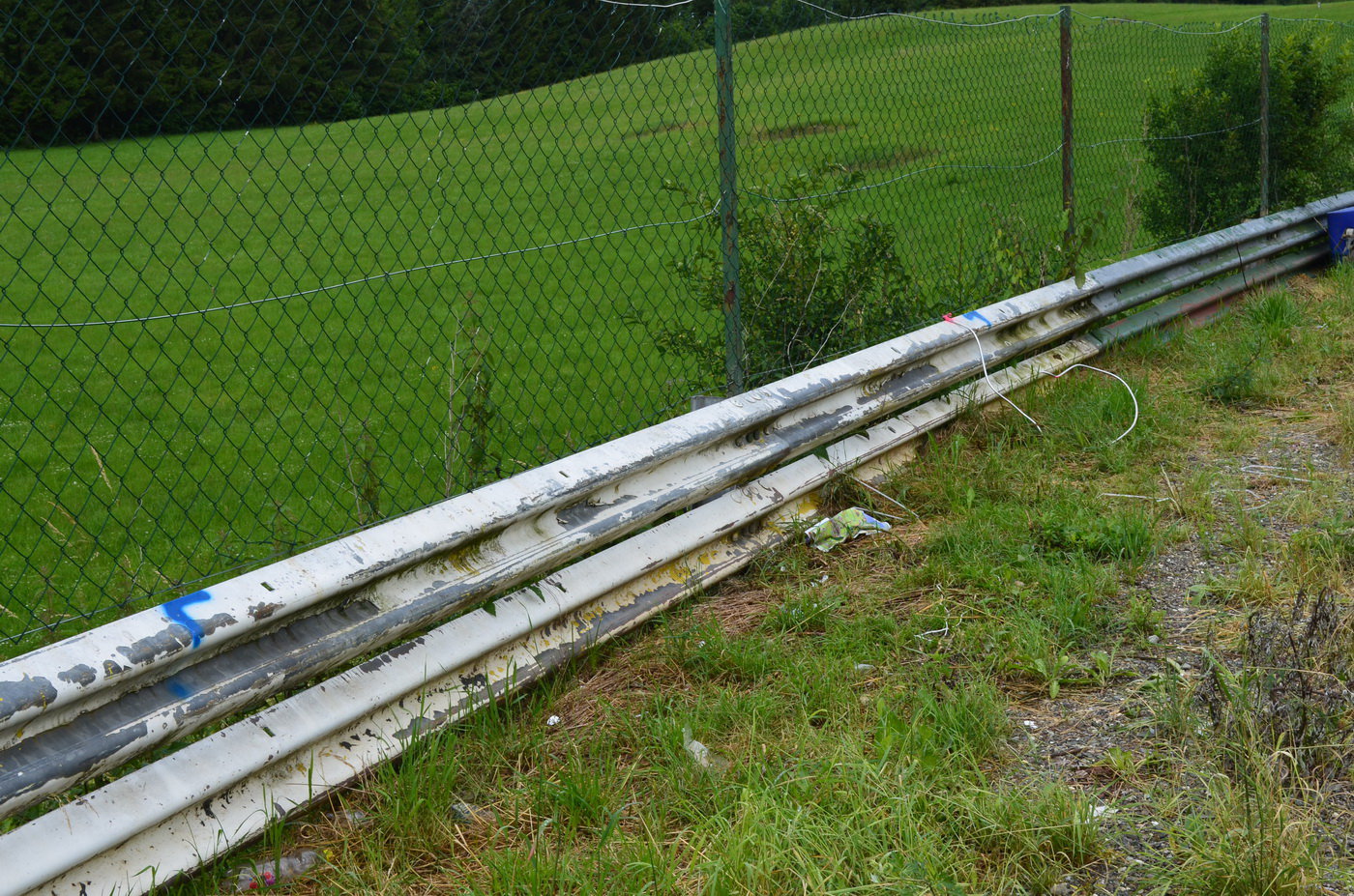 Starý Österreichring, staré svodidla v zatáčce Sebring neboli Dr. Tirocha