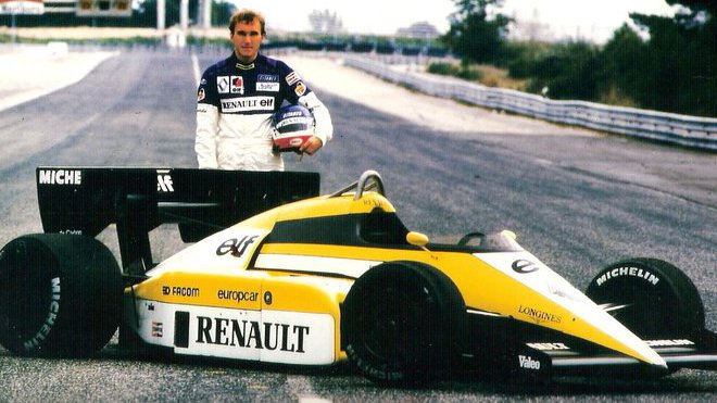 Philippe Streiff působil v roce 1984 jako testovací pilot továrního týmu Renault. Na snímku s monopostem Renault RE50 EF1 V6 Turbo na okruhu Paul Ricard.