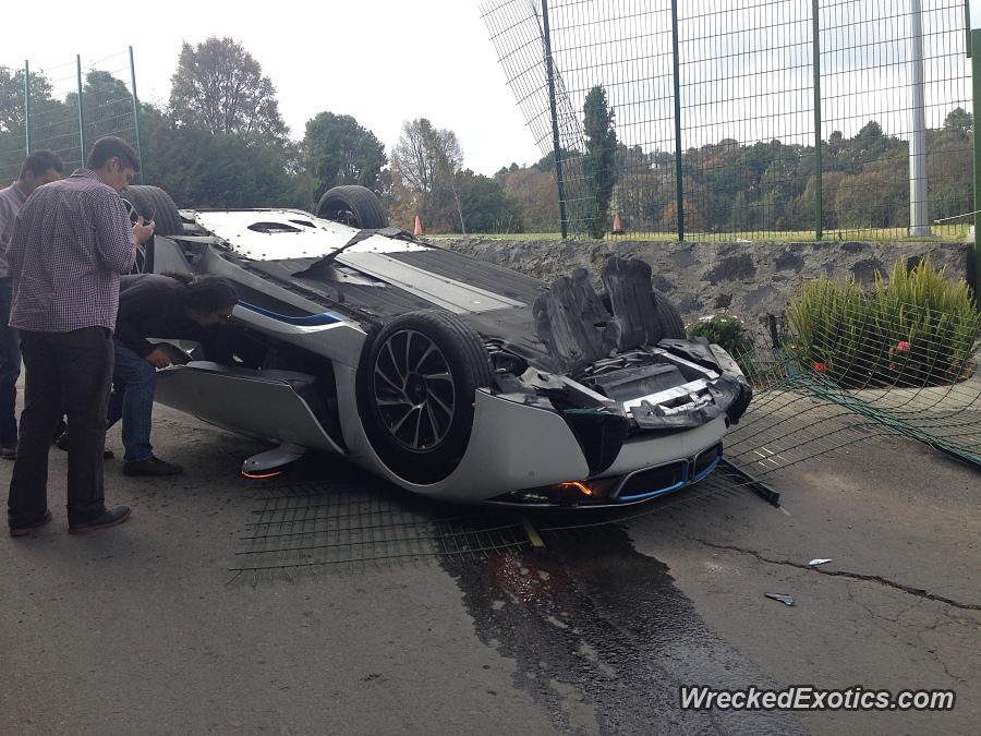 Nehoda BMW i8