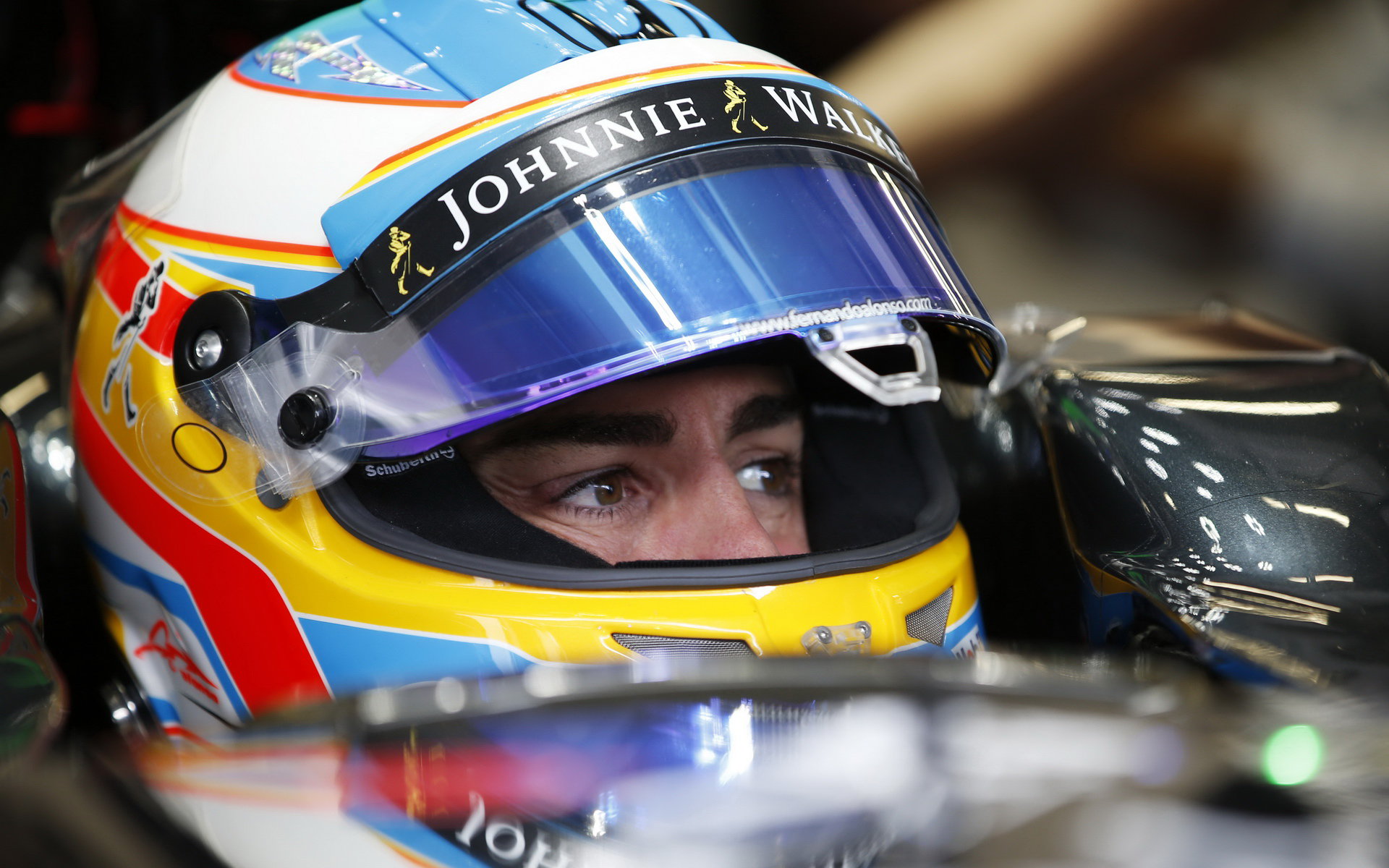 Zdá se, že Alonsovi zatím jeho přechod k týmu McLaren moc štěstí nepřináší.