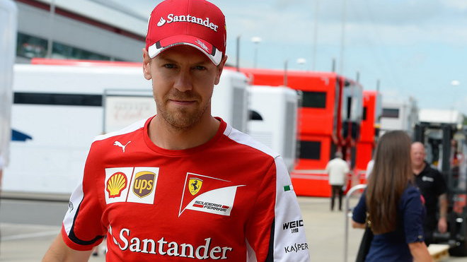 Od Kimiho je se co učit, tvrdí Vettel