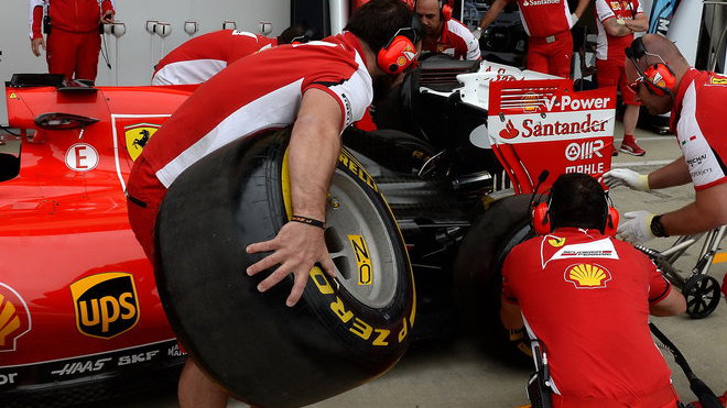 Pirelli neústupně trvá na testech pneumatik a podmiňuje tím své setrvání v F1