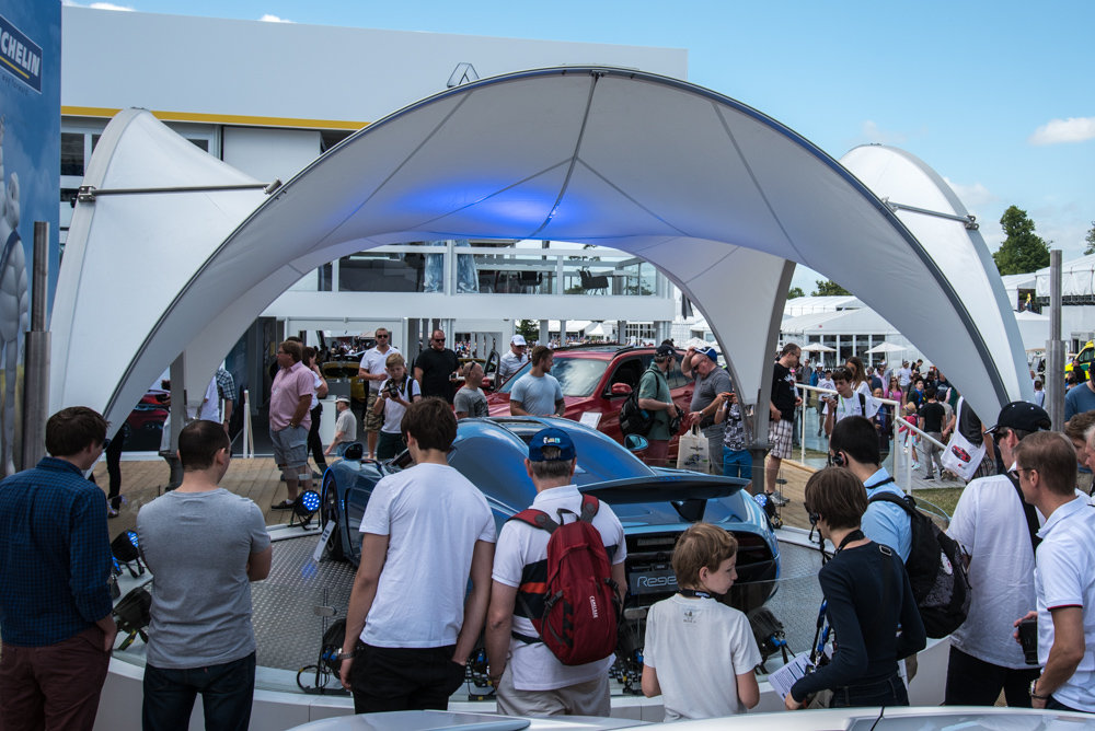 Koenigsegg Regara patřil mezi nejobdivovanější vozy festivalu.