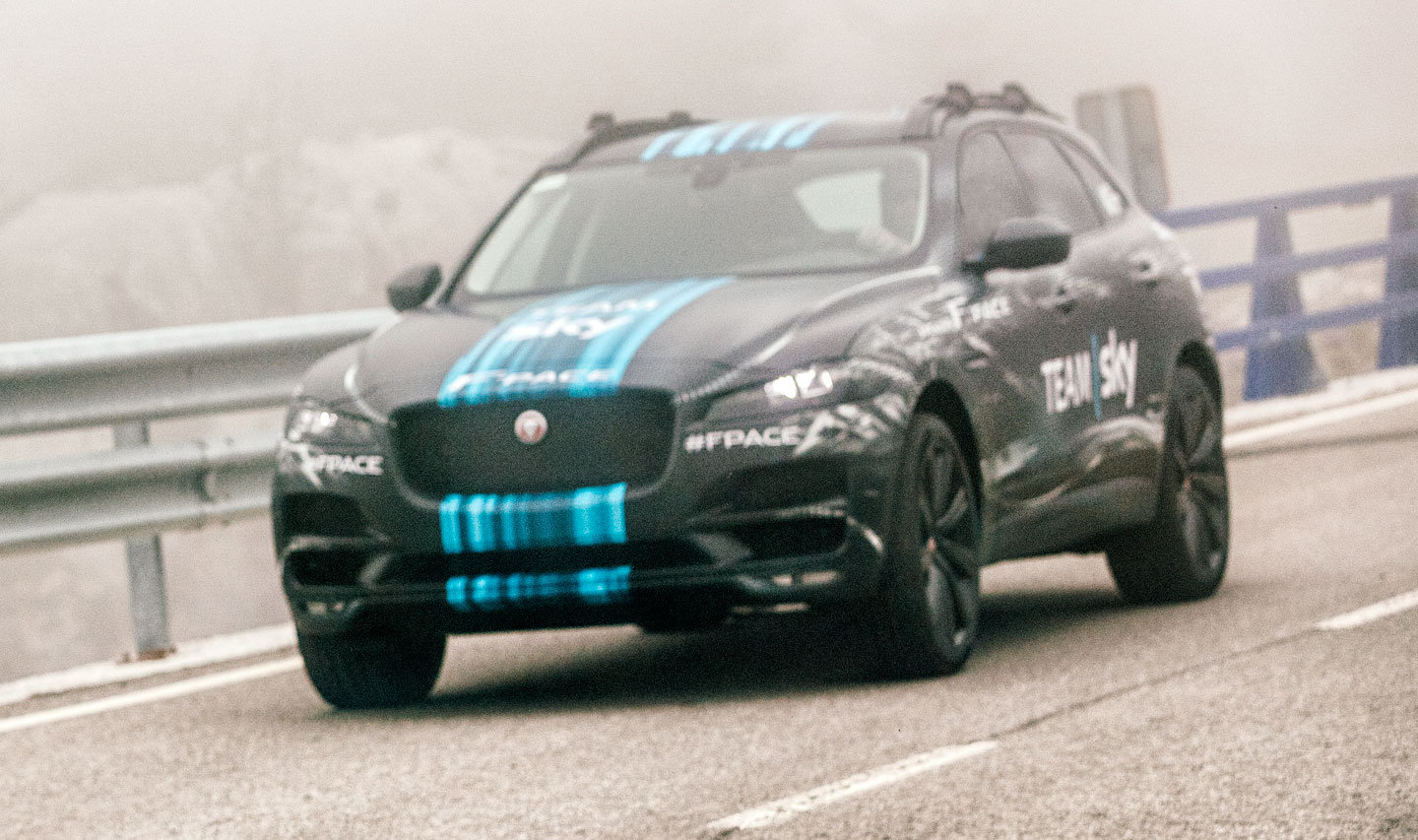 Jaguar F-Pace se představí světu v plné kráse již ve Frankfurtu