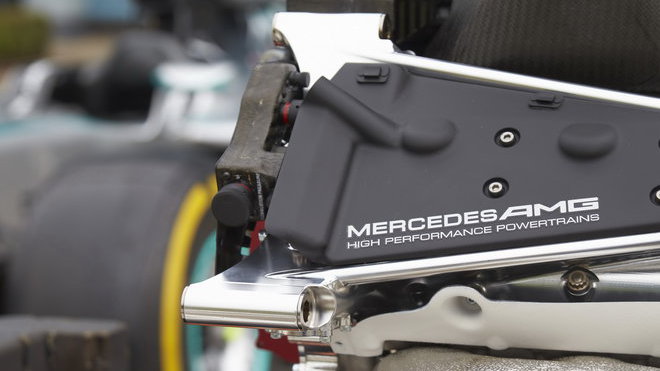 Mercedes tvrdí, že na motorech už teď hodně prodělává