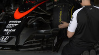 Přední křídlo vozu McLaren MP4-30 Honda