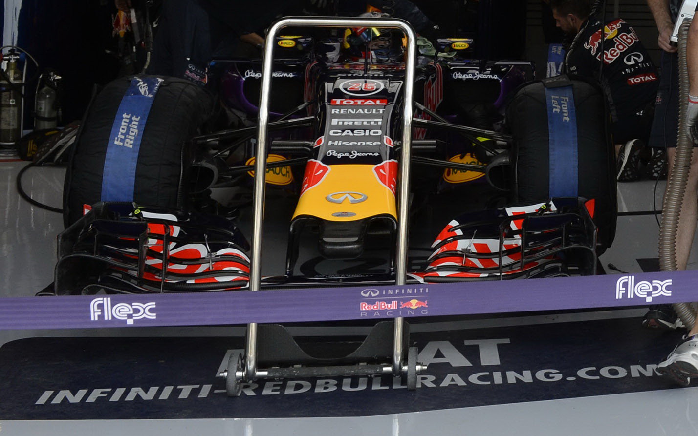 Přední křídlo vozu Red Bull RB11 Renault