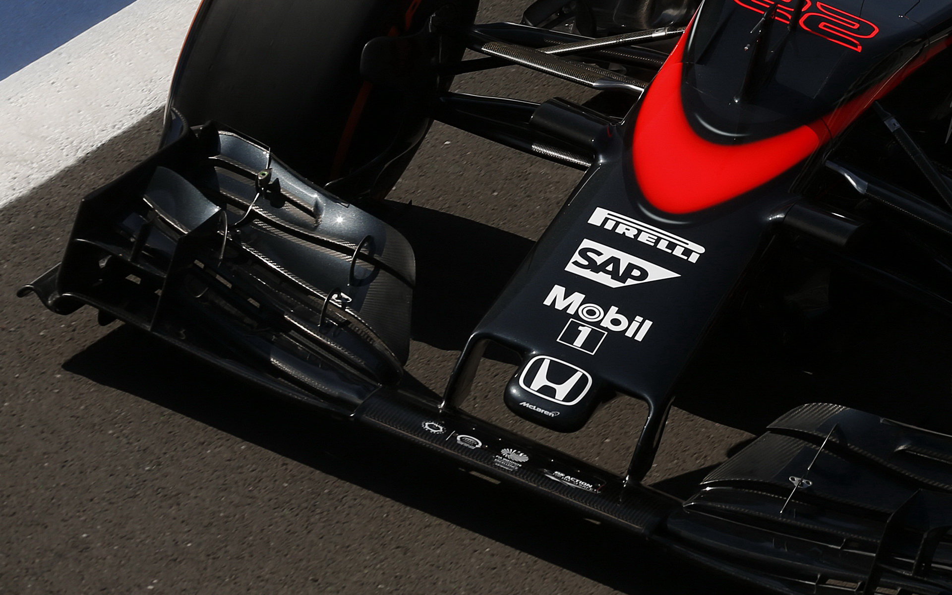 Přední křídlo vozu McLaren MP4-30 Honda