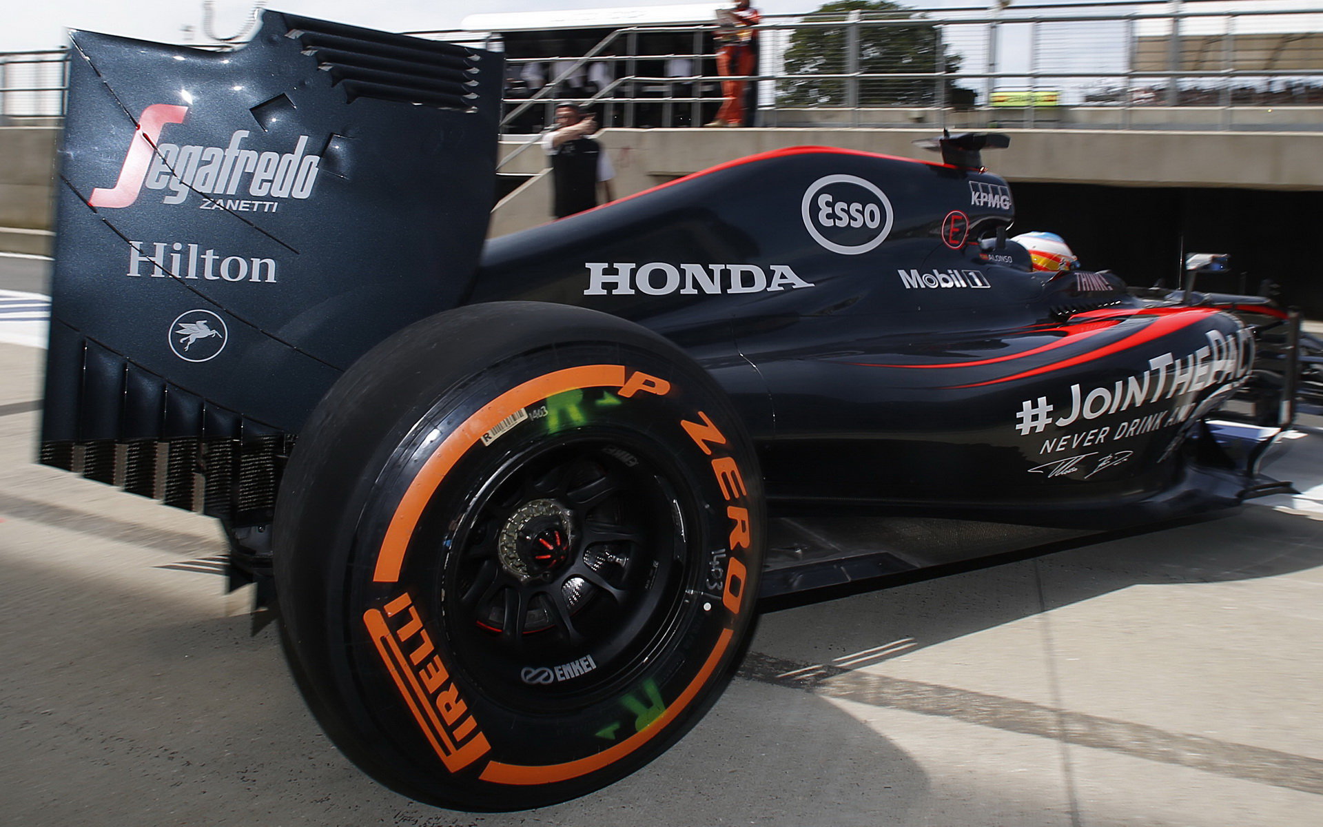 McLaren požádal FIA o objasnění technických pravidel