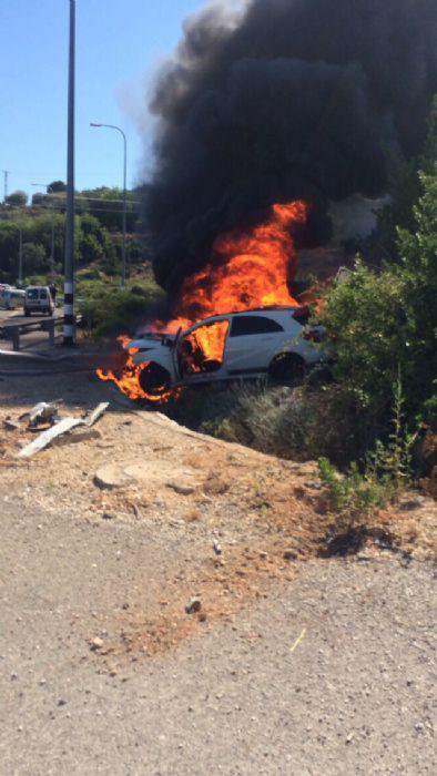 Mercedes-Benz A45 AMG v plamenech v Izraeli