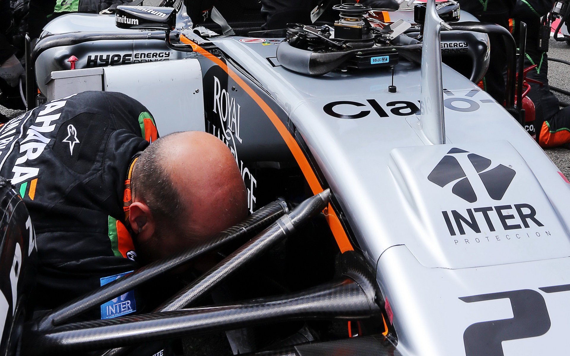 Zavěšení předního kola vozu Force India VJM08 - Mercedes