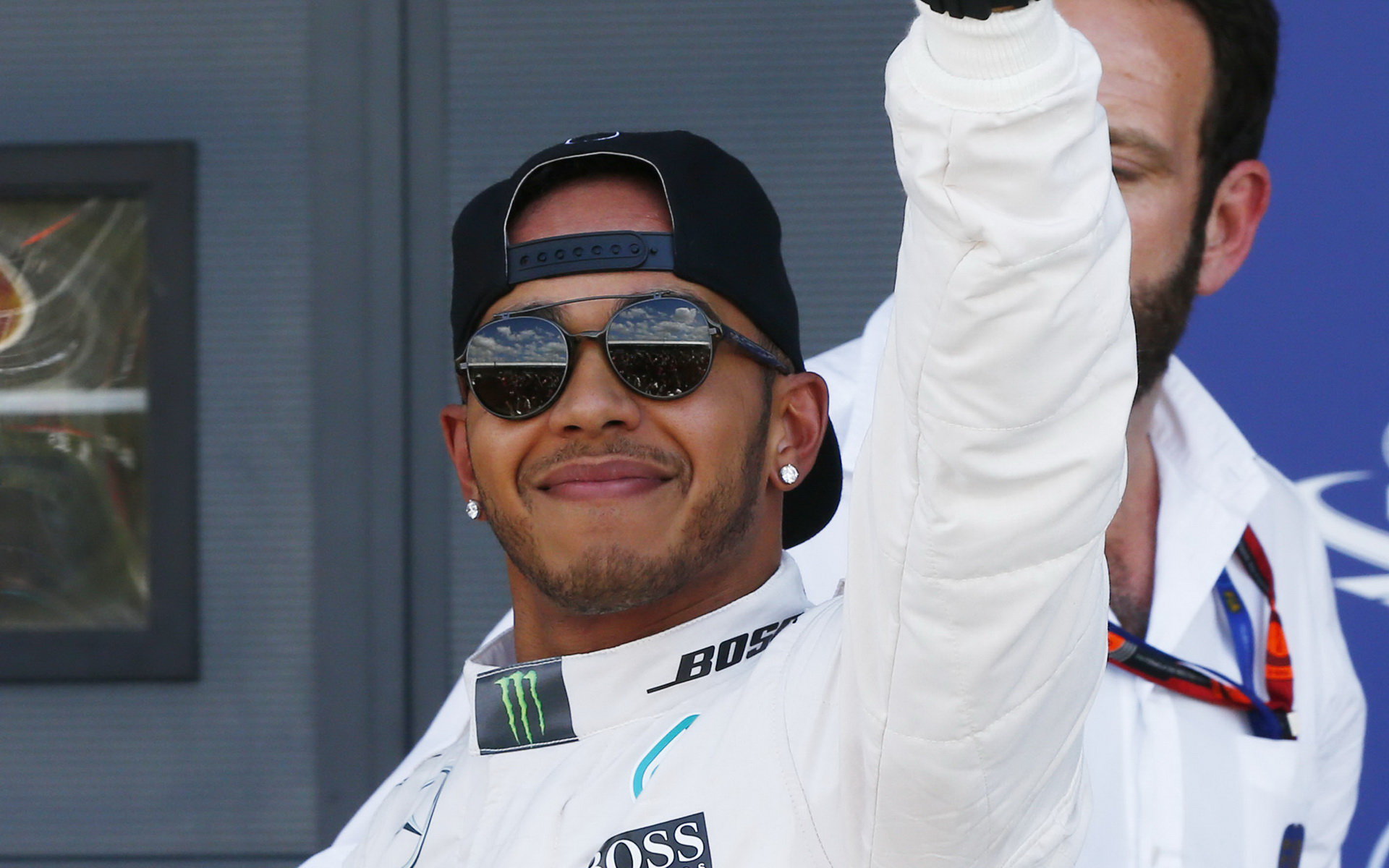 Hamilton se chystá na dvě kola - třebaže jen ve formě testu