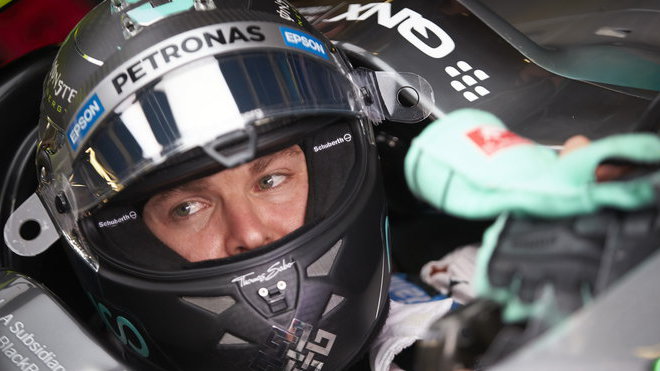 Rosberg od začátku tréninku opět svádí souboj s Hamiltonem