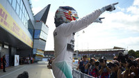 Hamilton se v Británii posunul na třetí místo v žebříčku zajetých pole-position