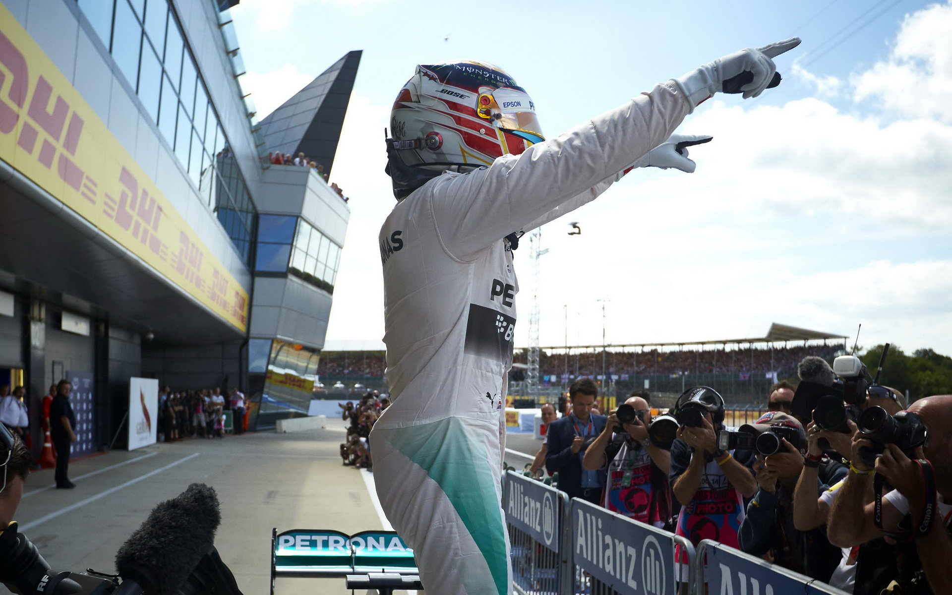 Hamilton se v Británii posunul na třetí místo v žebříčku zajetých pole-position