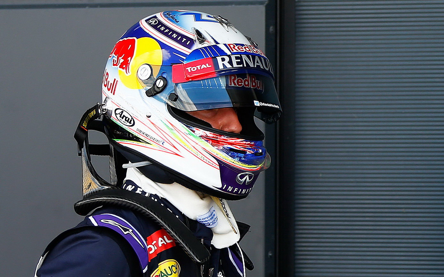 Ricciardo se trápí s motorem