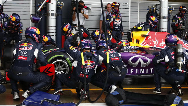Kvjat dělá Renaultu v posledních závodech radost, ovšem spojení Red Bull s automobilkou prožívá asi velkou derniéru