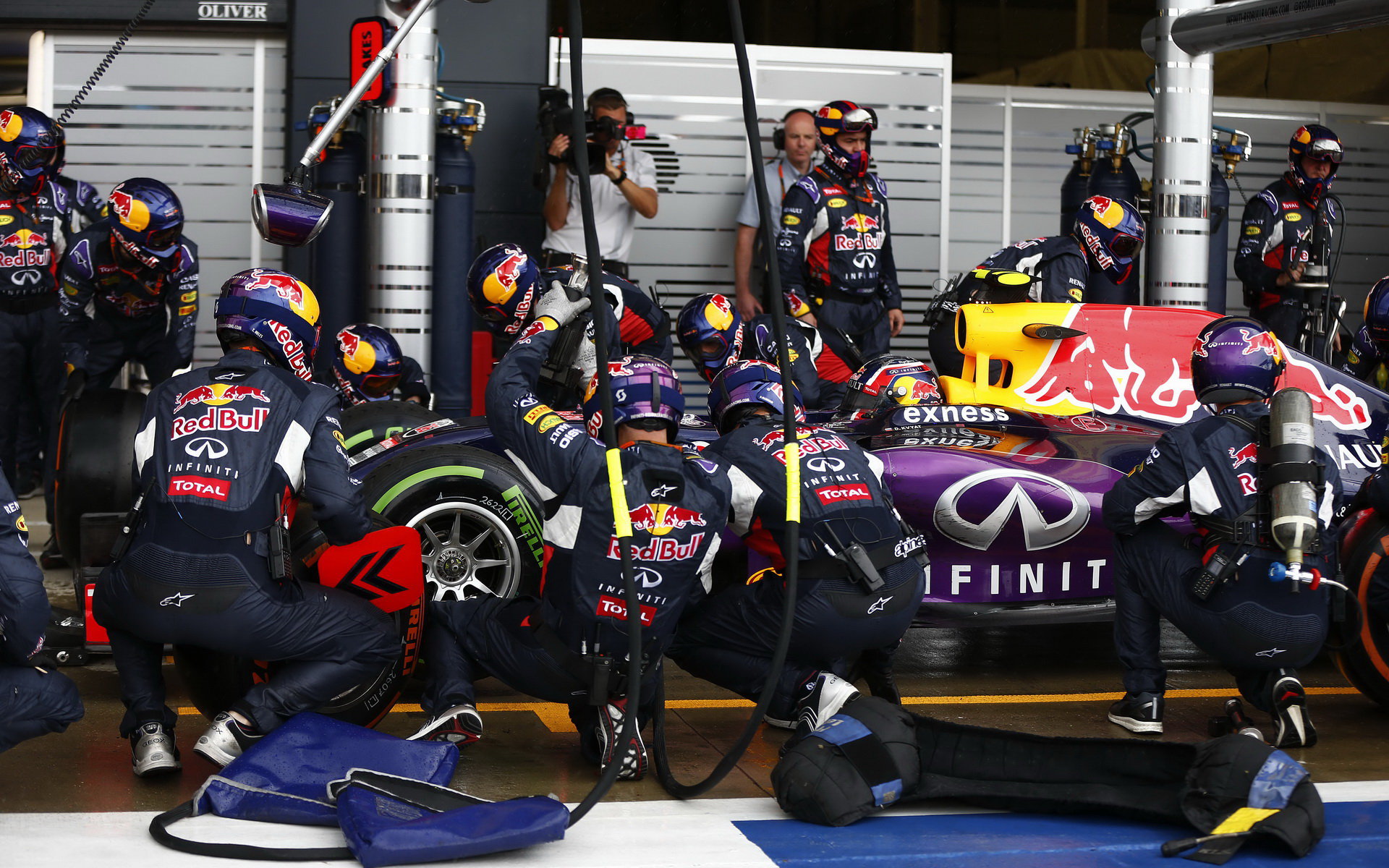 Kvjat dělá Renaultu v posledních závodech radost, ovšem spojení Red Bull s automobilkou prožívá asi velkou derniéru
