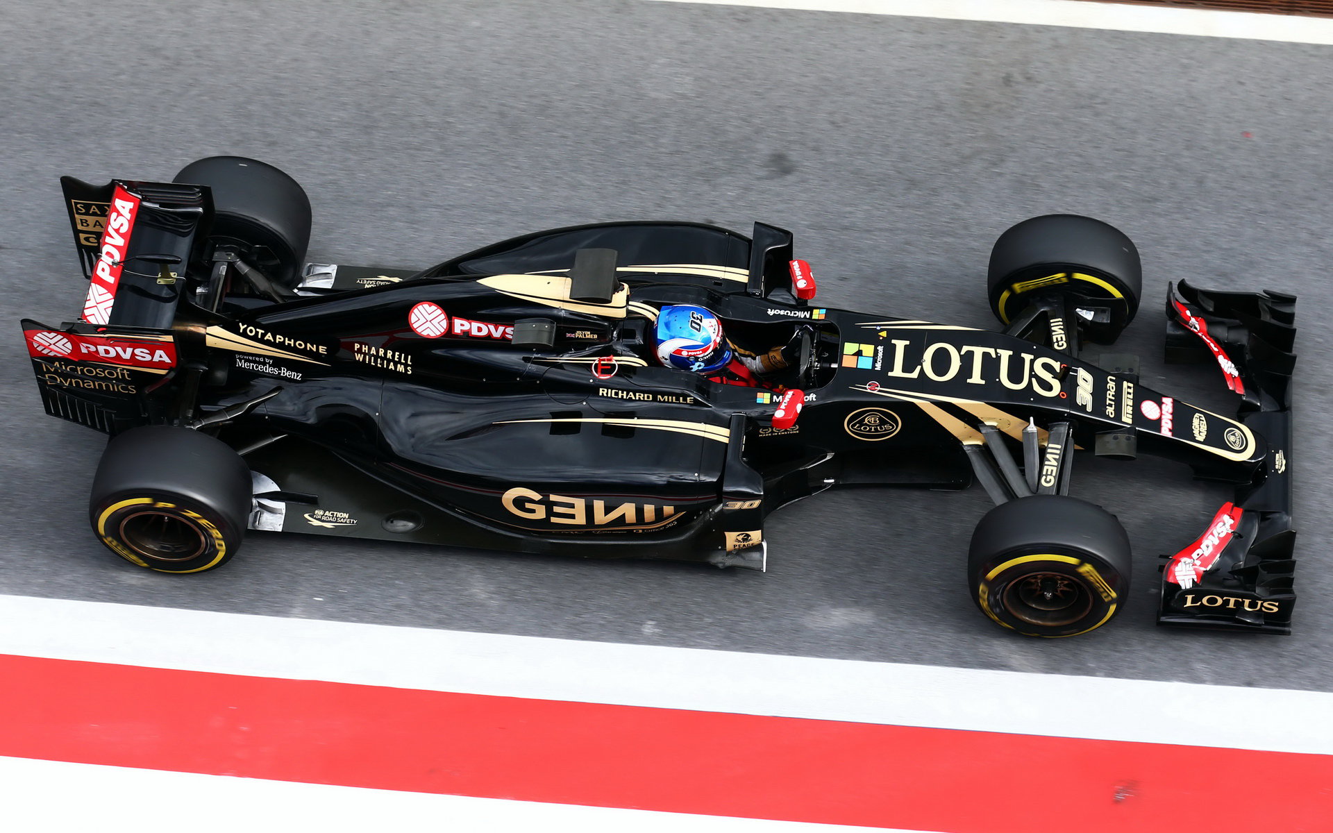Lotus E23 při testech v Rakousku
