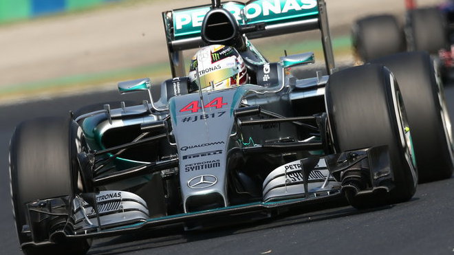 Lewis Hamilton se dočkal dalšího pole position