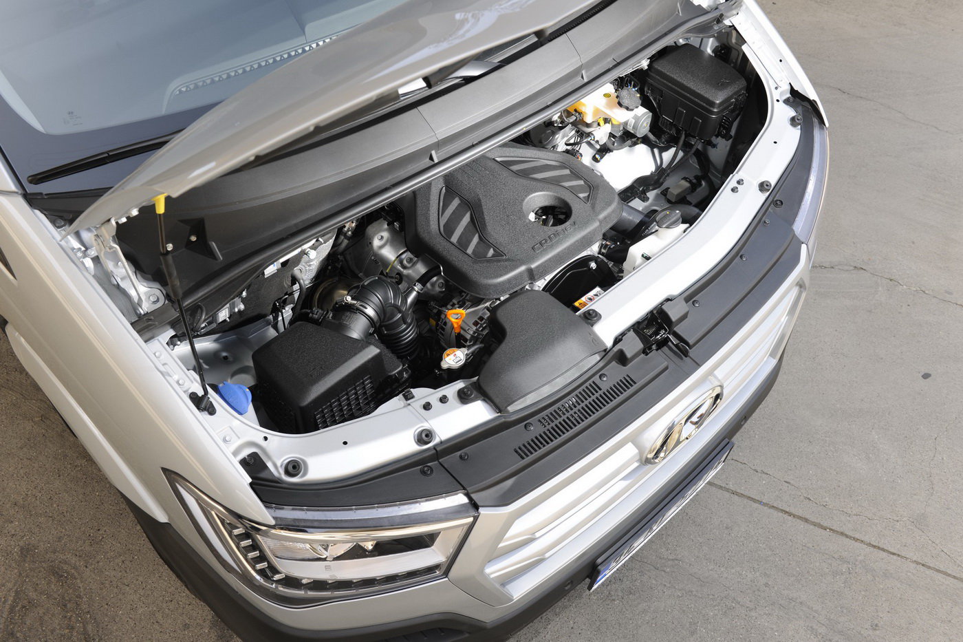 Hyundai H350 má výkonný a zároveň úsporný turbodiesel propojený s šestistupňovou manuální převodovkou.