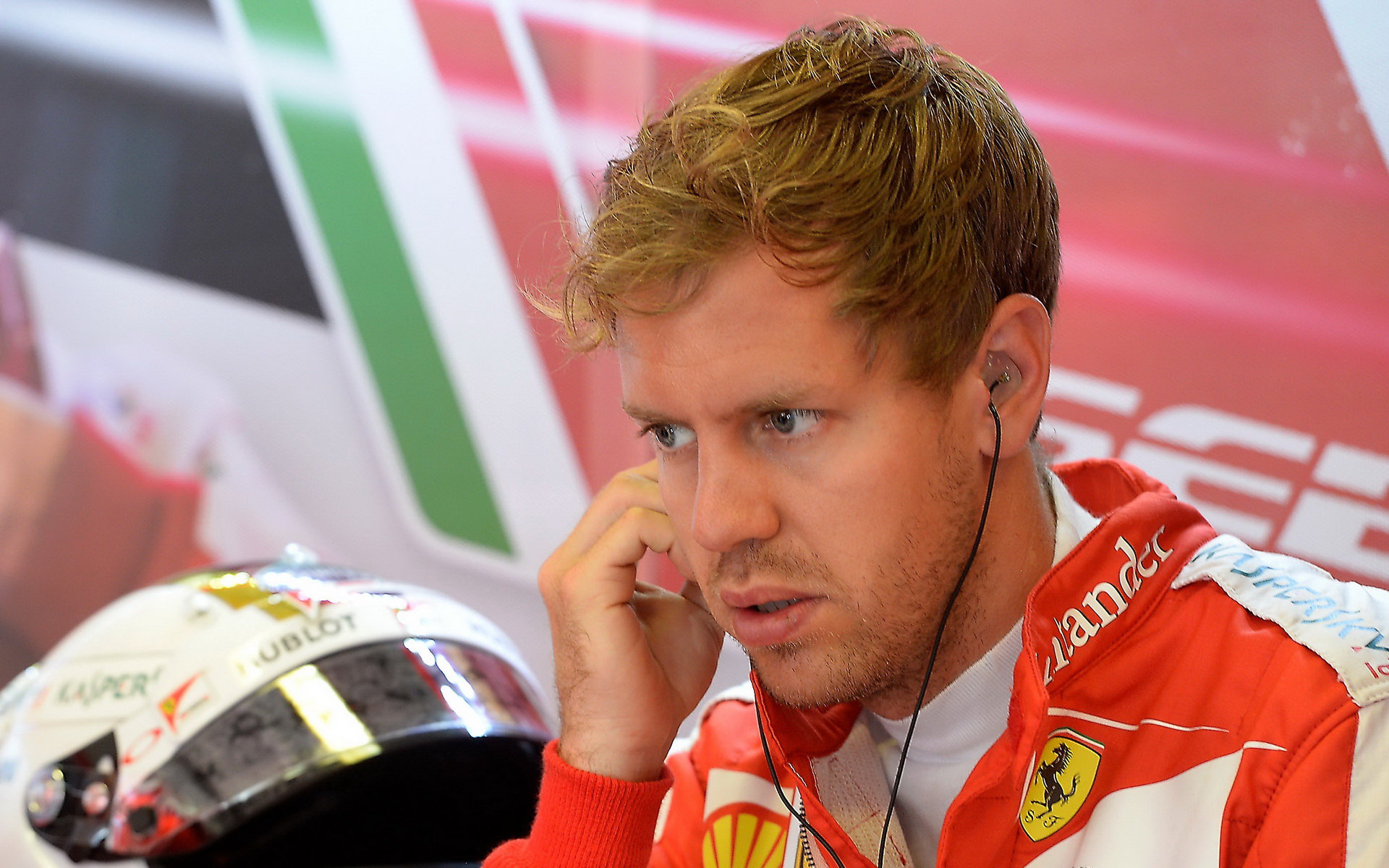 Už mi z těch dohadů zvoní v uchu, říká si Vettel.
