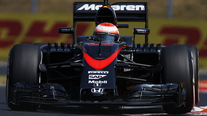 Jenson Button s McLarenem MP4-30