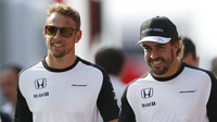 Jenson Button a Fernando Alonso
