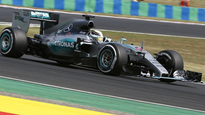 Lewis Hamilton jel v Maďarsku nejrychleji